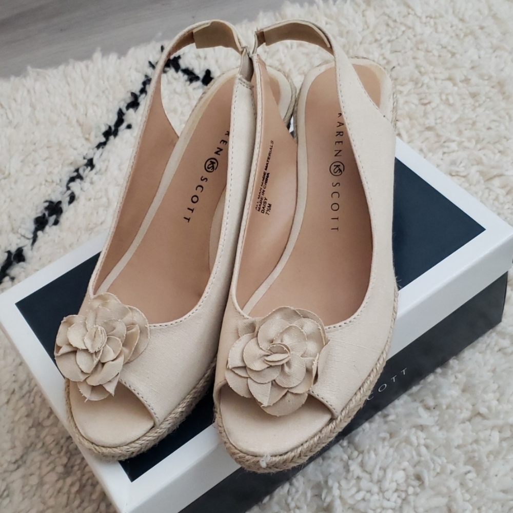 Karen Scott Daisy Natural Tan wedges women's 7.5